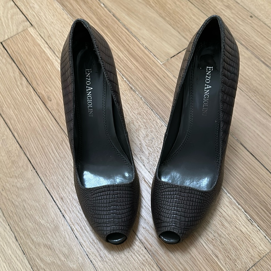 Opened Toes Pump